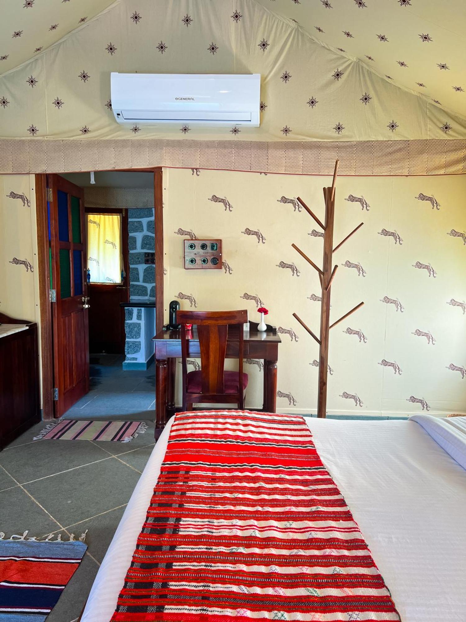 Luxury tent Dera Jawai - Safari In Jawai Bandh *
